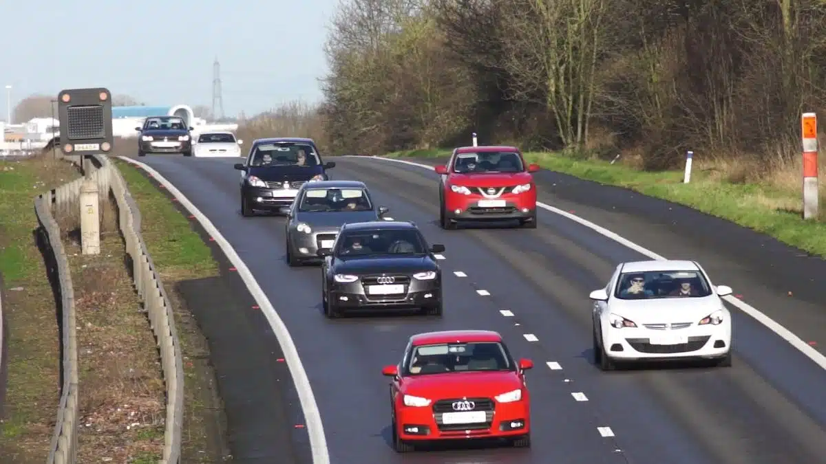 Choisir la voiture idéale pour des trajets routiers sans compromis