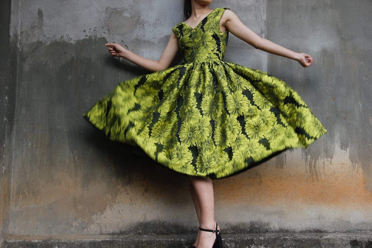 Accorder les bons accessoires à une robe verte – Conseils mode indispensables